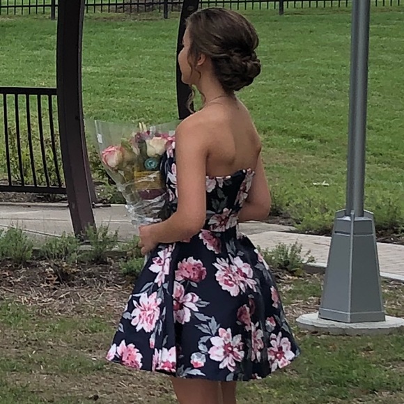 Navy blue floral homecoming dress - Picture 4 of 4
